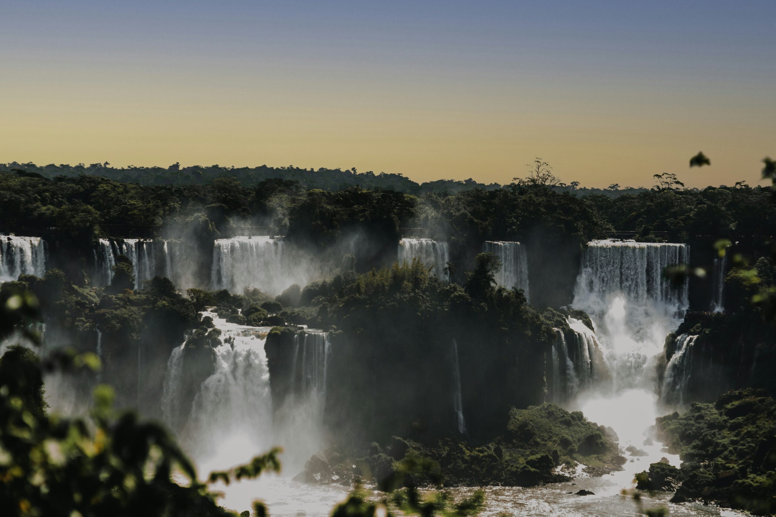 Guia Completo para Visitar as Cataratas do Iguaçu: Onde Comer, Onde Ficar e Passeios Extras
